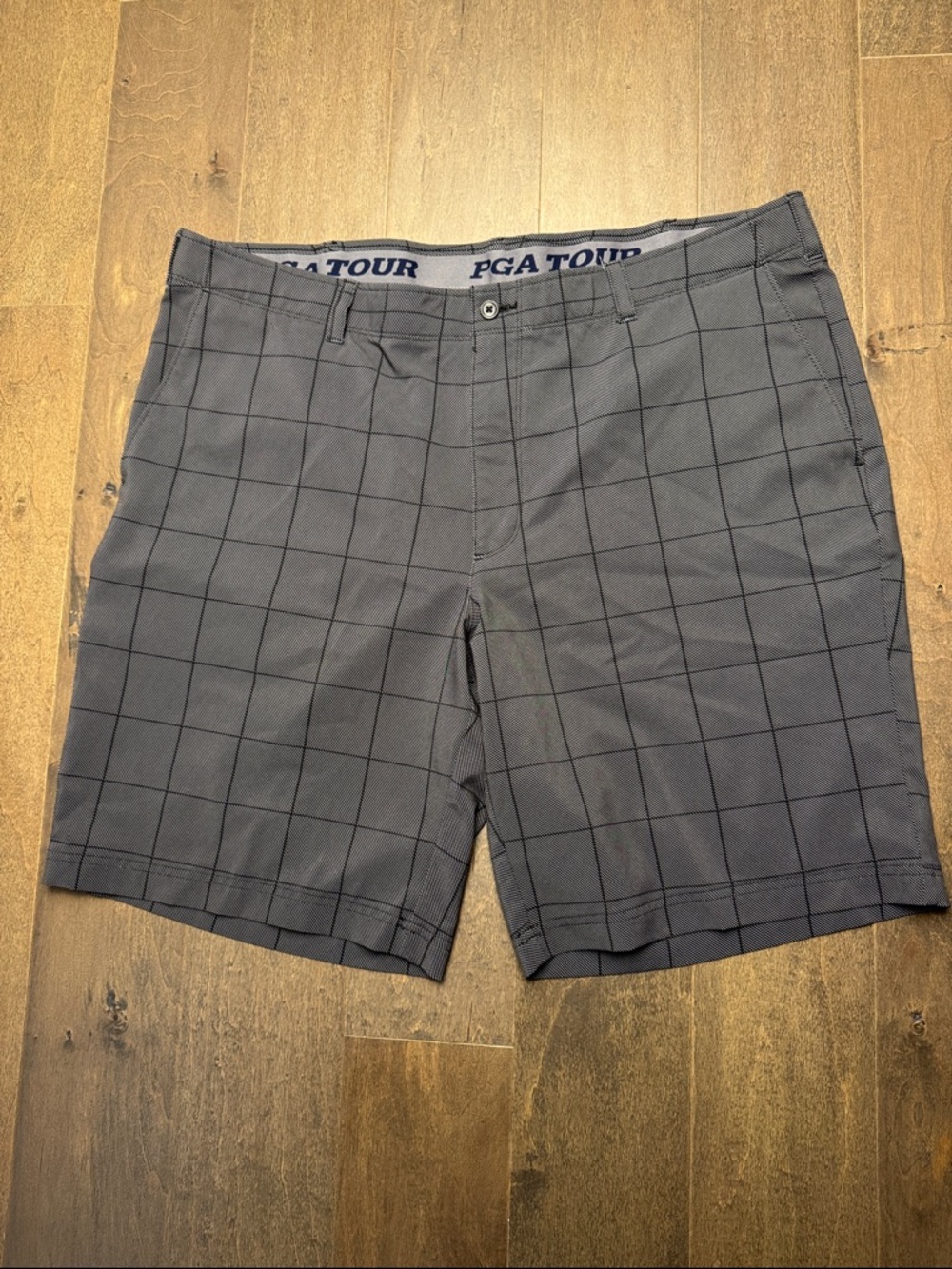 PGA TOUR Men’s Charcoal Gray Windowpane Golf Shorts